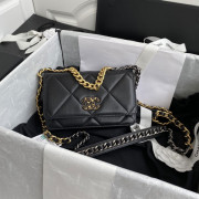 AP0957 Chanel 19 Wallet On Chain