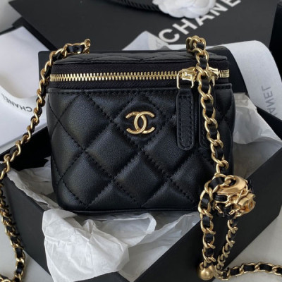 AP1447 Small Classic Box With Chain